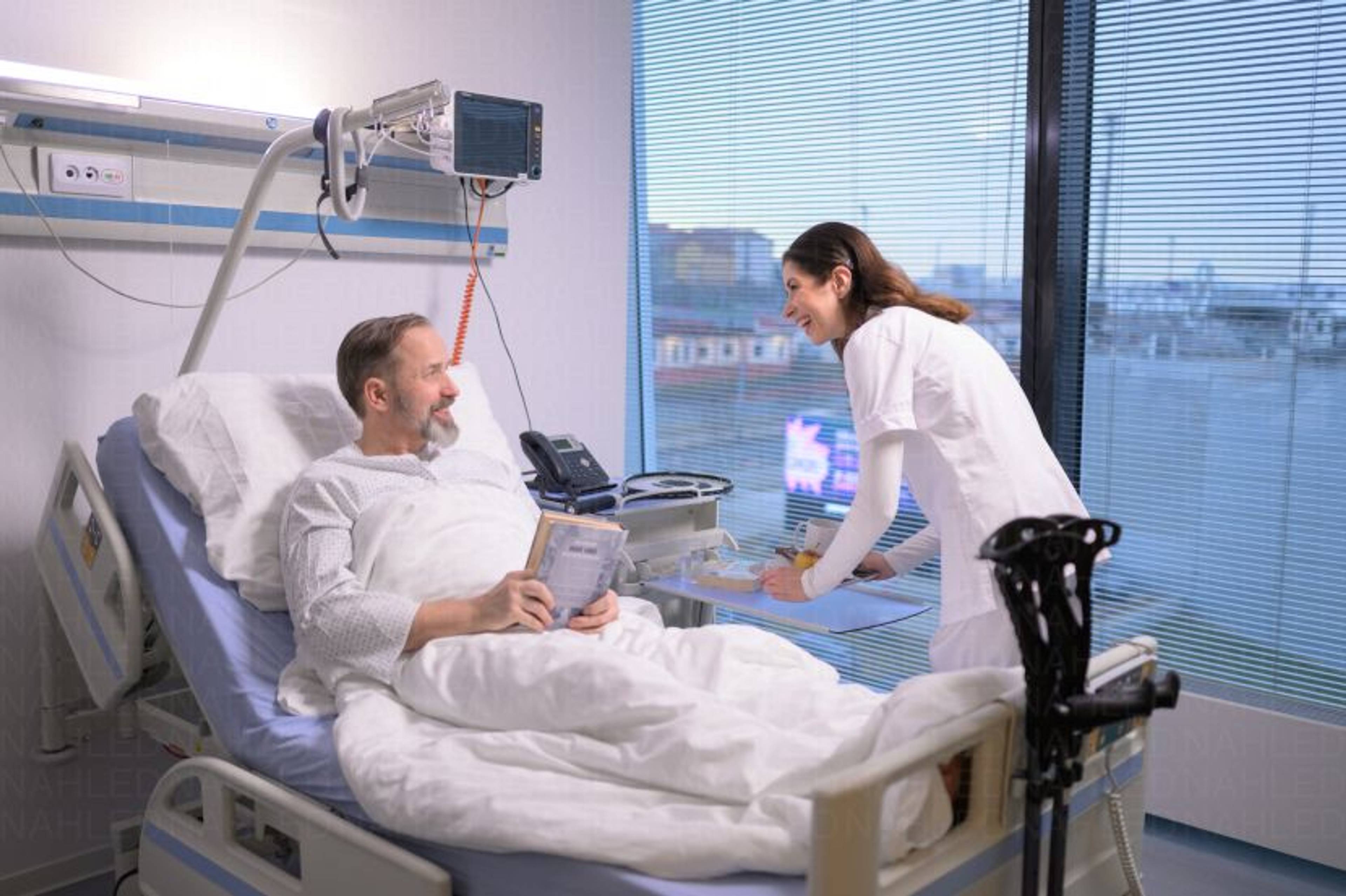 Ortopedické zákroky jsou hrazeny z veřejného zdravotního pojištění. Nadstandardní péče a hospitalizace předpokládají spoluúčast pacientů.