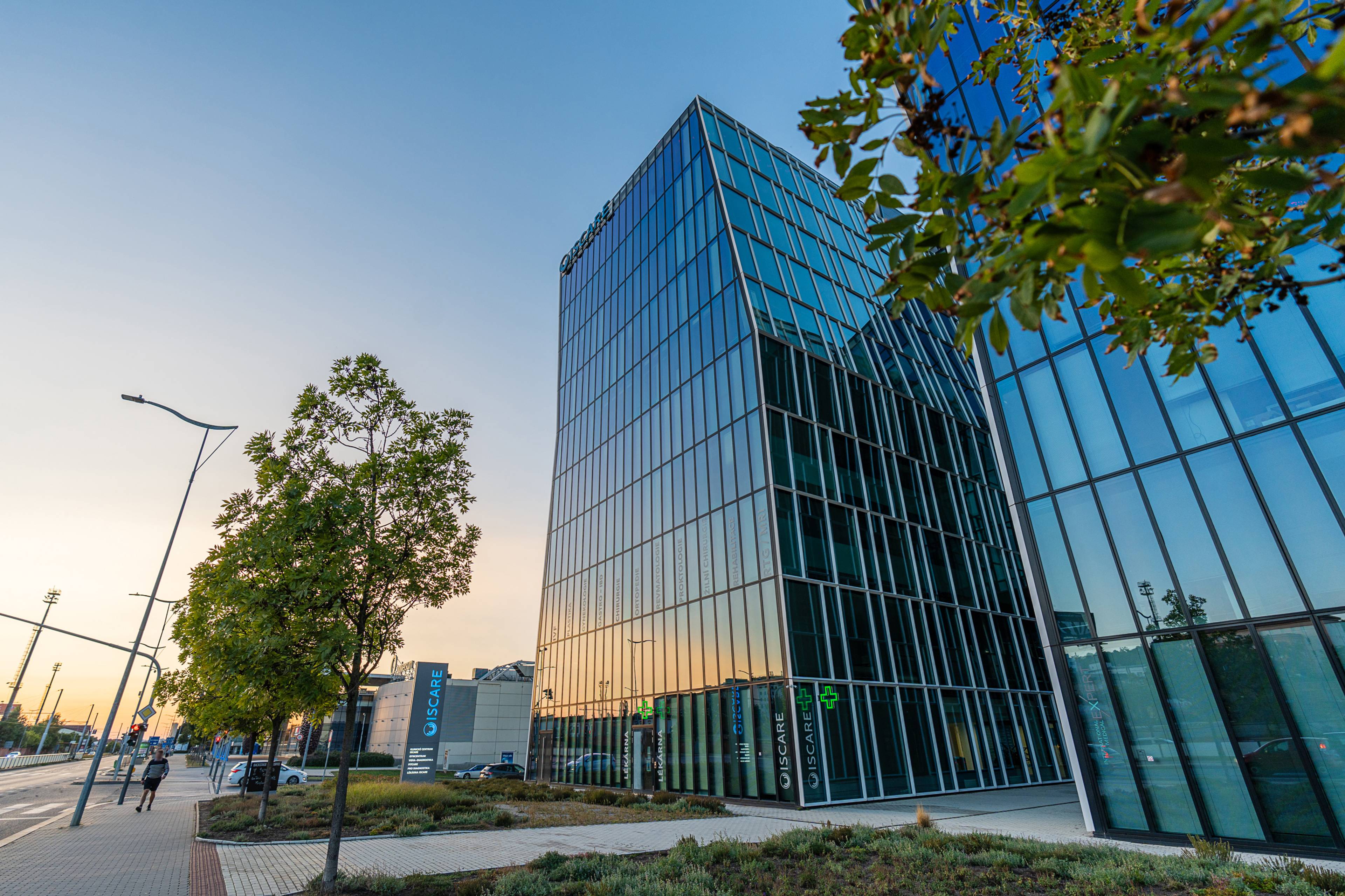 Komplexní onkologická preventivní prohlídka na klinice ISCARE: všechna vyšetření na jednom místě za 2–3 hodiny, výsledky do 10 dnů, lékařská zpráva a další doporučení.